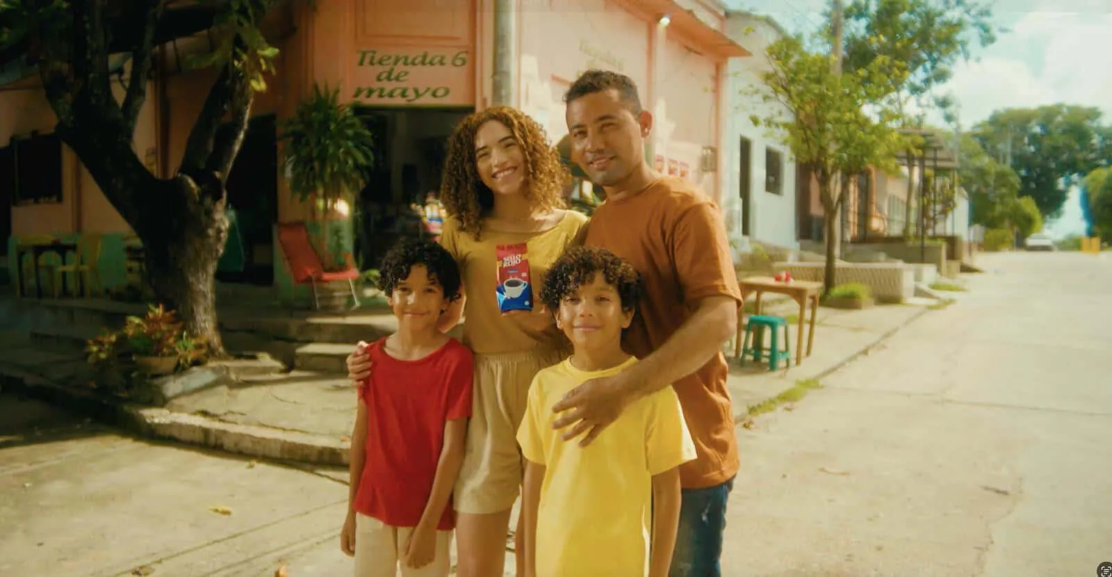 Comercial Sello Rojo — caso de éxito Las Locaaales