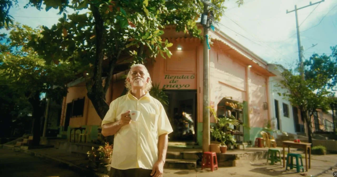 Comercial Sello Rojo · still 2