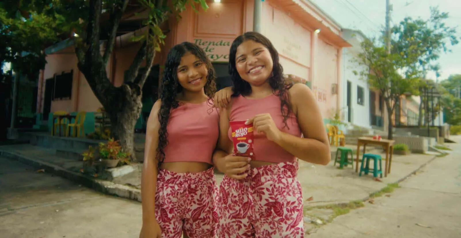 Comercial Sello Rojo · still 5