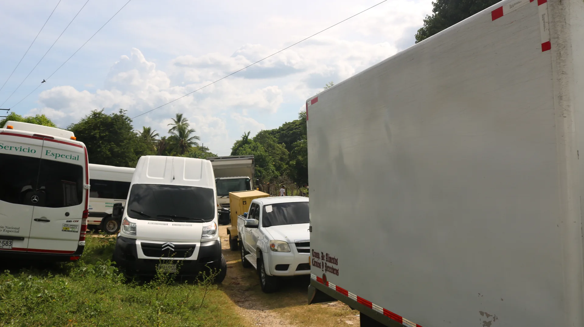 Crew producción comercial Las Locaaales